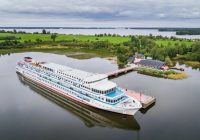 Теплоход на Коневец проходит Неву и Ладожское озеро за 12 часов