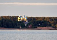 Коневец осенью погружается в тишину монастырской жизни